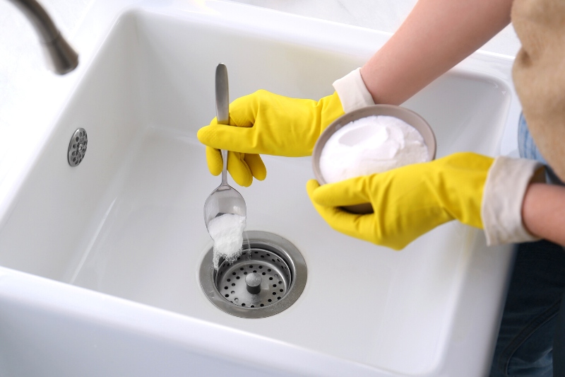 put baking soda on kitchen sink