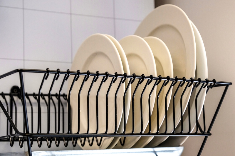 black dish drying rack
