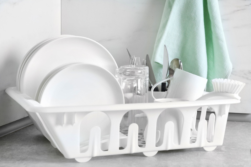 white plastic dish drying rack