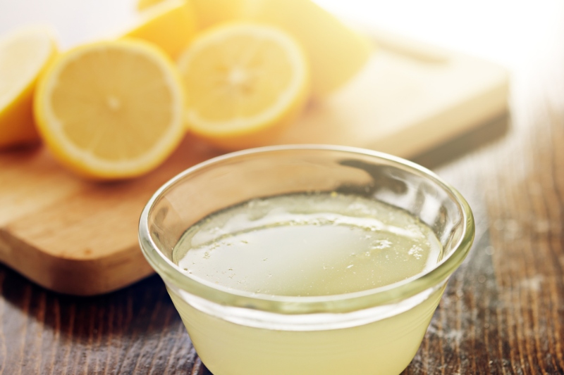 lemon juice and chopping board