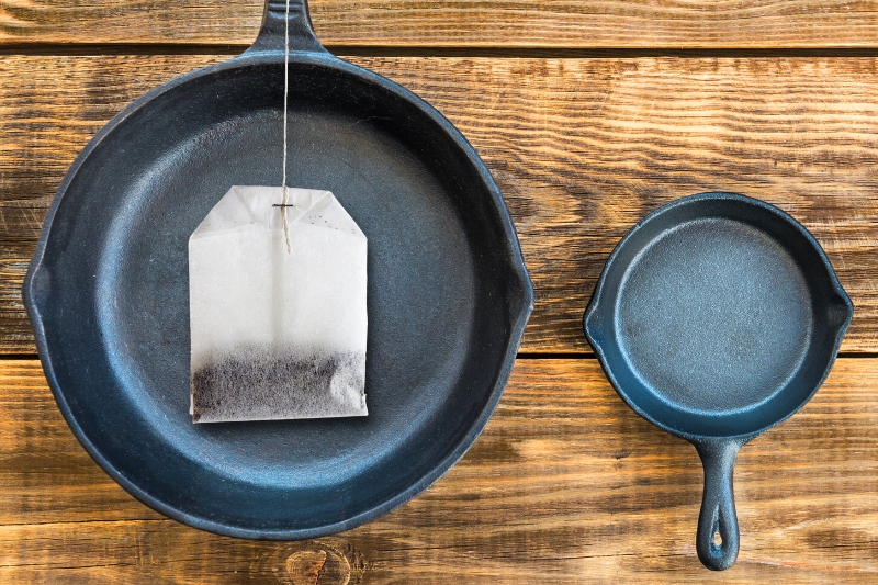 rust free cast iron pan with tea bag