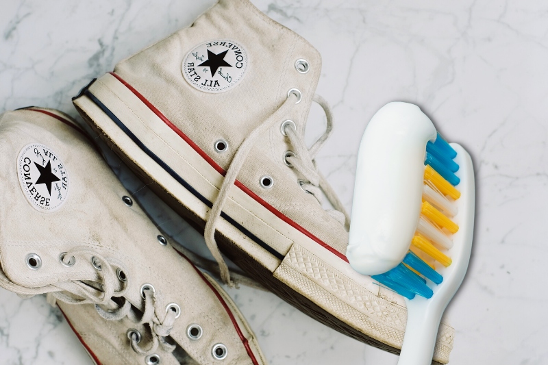 toothpaste for cleaning sneakers