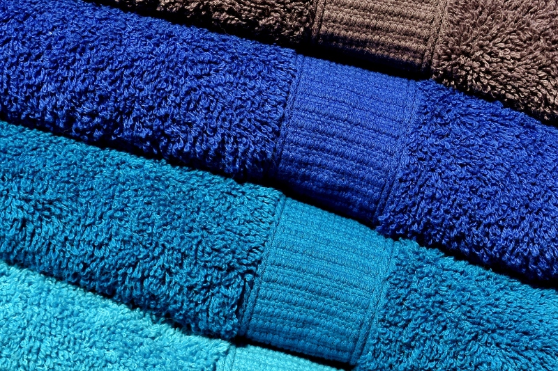 dark colored towels