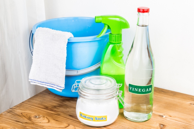 baking soda white vinegar spray and bucket for cleaning