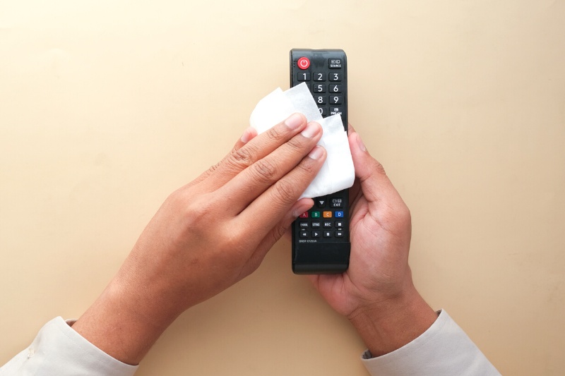 clean remote control with wipes