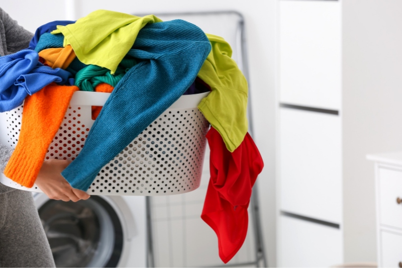 laundry basket with clothes