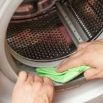 Cleaning washing machine seal