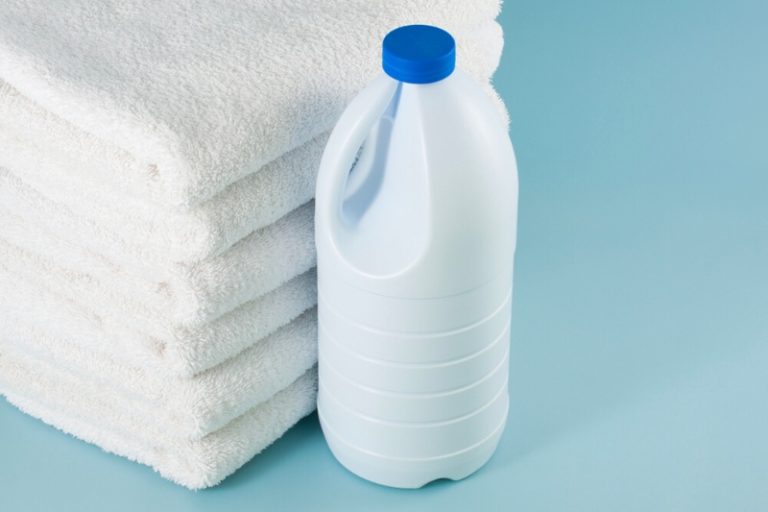 How Do Hotels Keep Towels White?