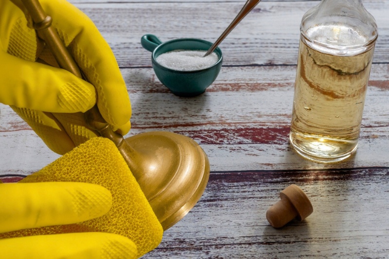 cleaning brass candlestick with vinegar and salt