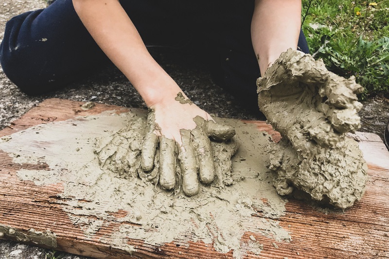 hands with clay