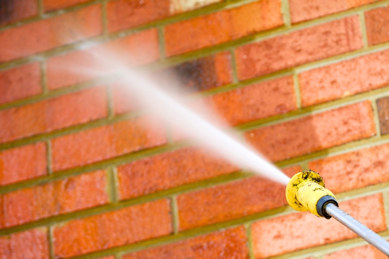 wash brick wall with pressure washer