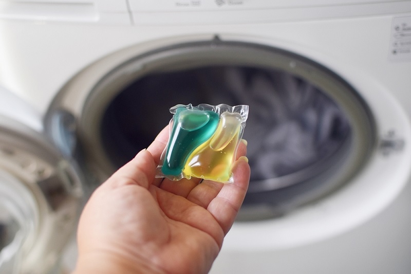 Laundry pod and washing machine