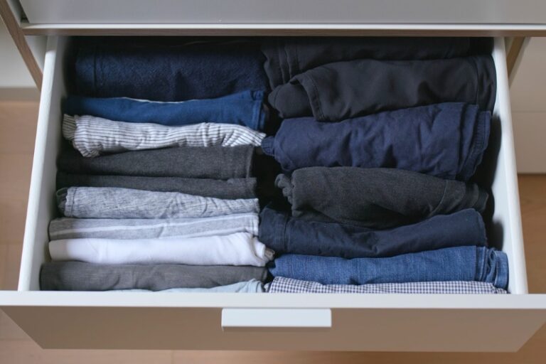 How to Stop Clothes Smelling Musty in Drawers