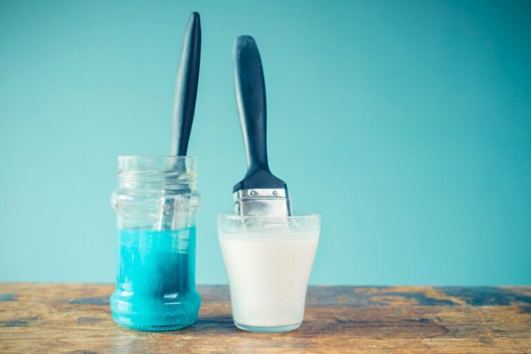 How to Clean Gloss Paint Off Brushes