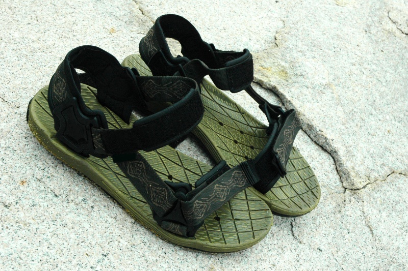 sandals with straps