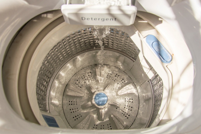 washing machine drum filling with water