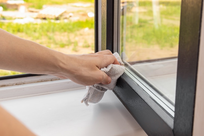 Cleaning window frame