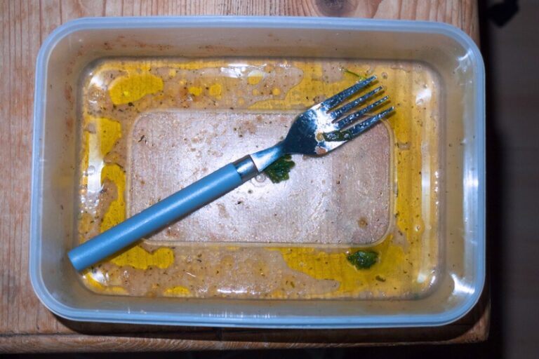 How to Get Tomato Stains Out of Plastic