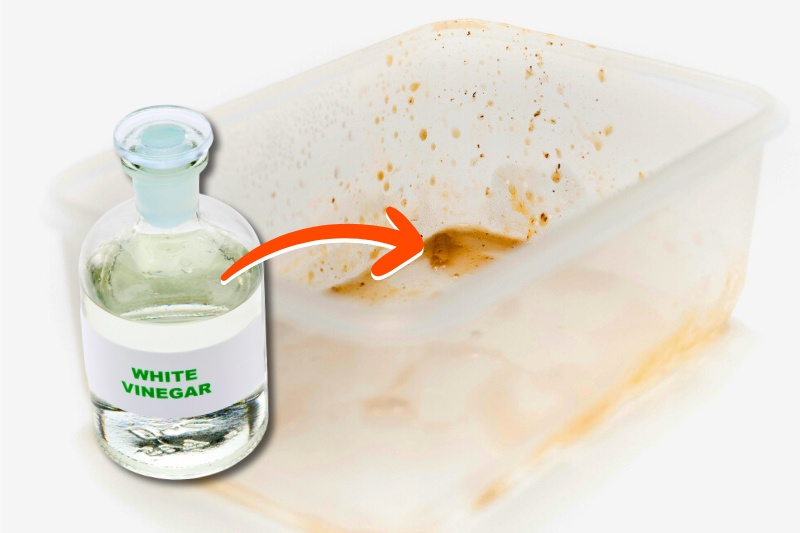 remove plastic stains with white vinegar