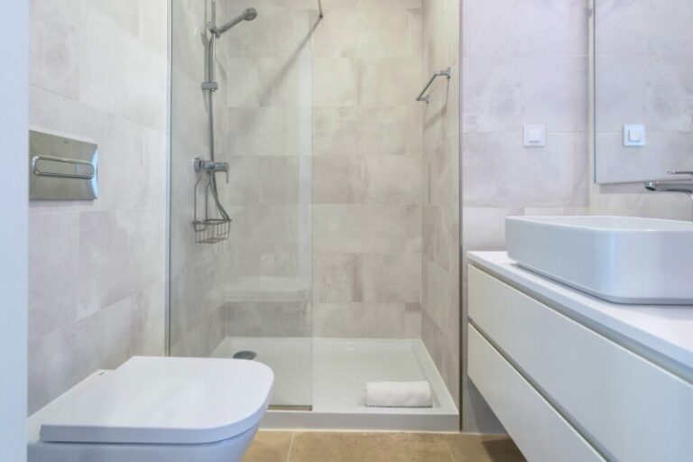 How to Clean a Shower Cubicle Without Getting Wet