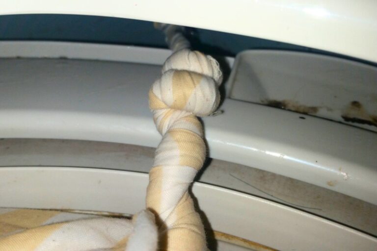 How to Stop Clothes Tangling in the Washing Machine